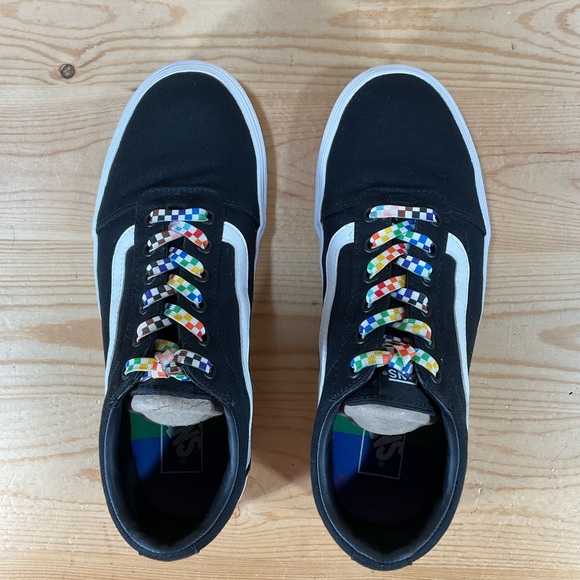 Vans Ward Pride I AM PROUD Skateboard Shoes
Size Woman's 10.5
Black Rainbow - Picture 3 of 10